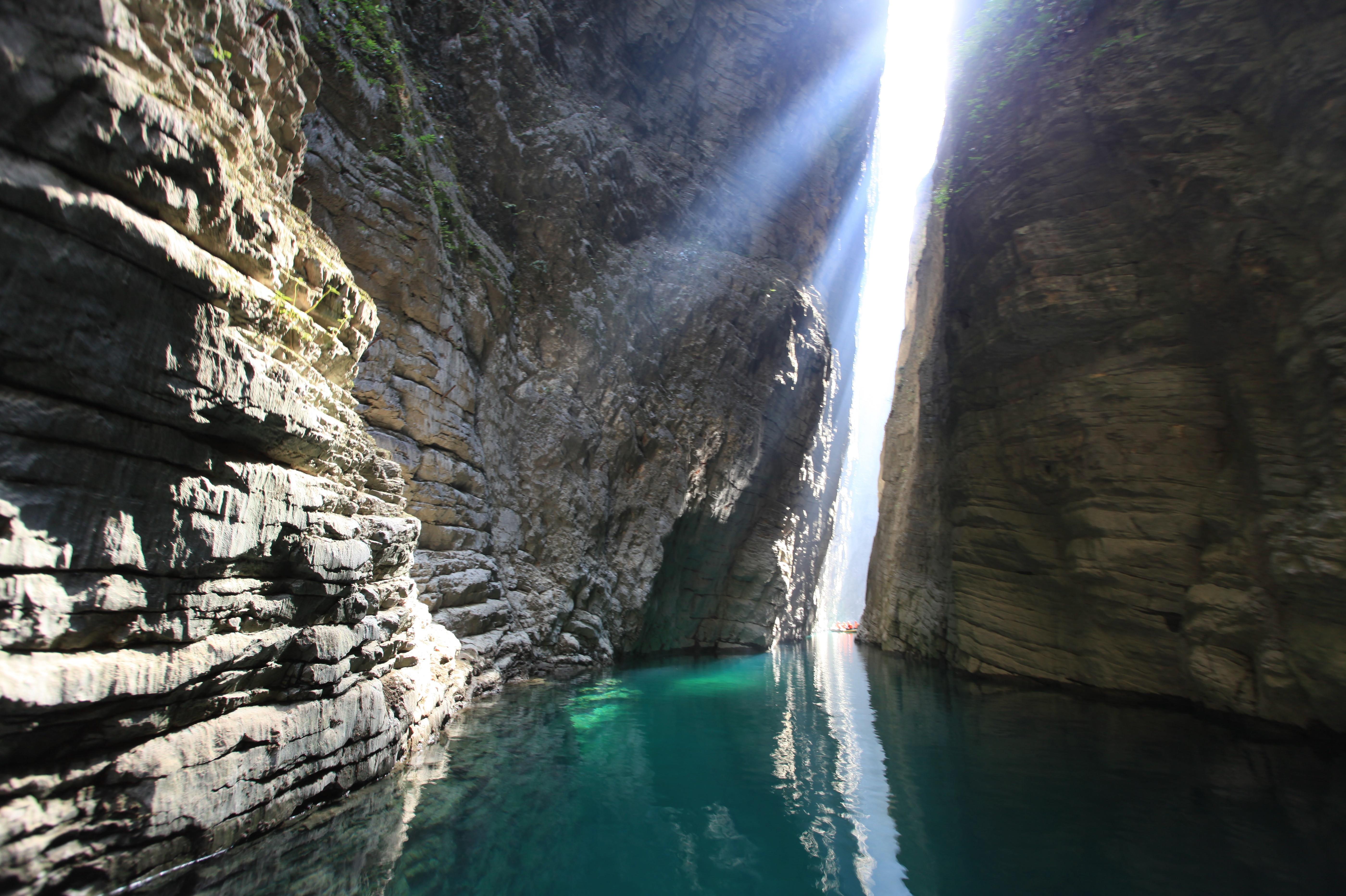 屏山风景区,距离鹤峰县城约11公里.