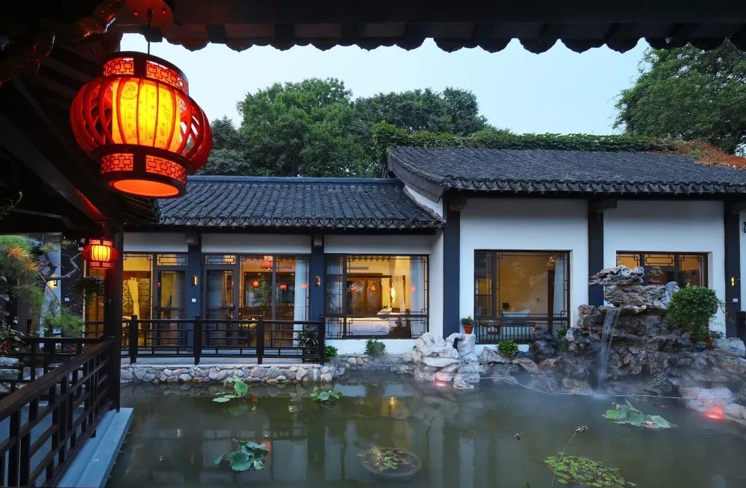 浪漫旖旎的私人泡池,高级精致的私房菜品,这座仙气飘飘的江南庭院最好
