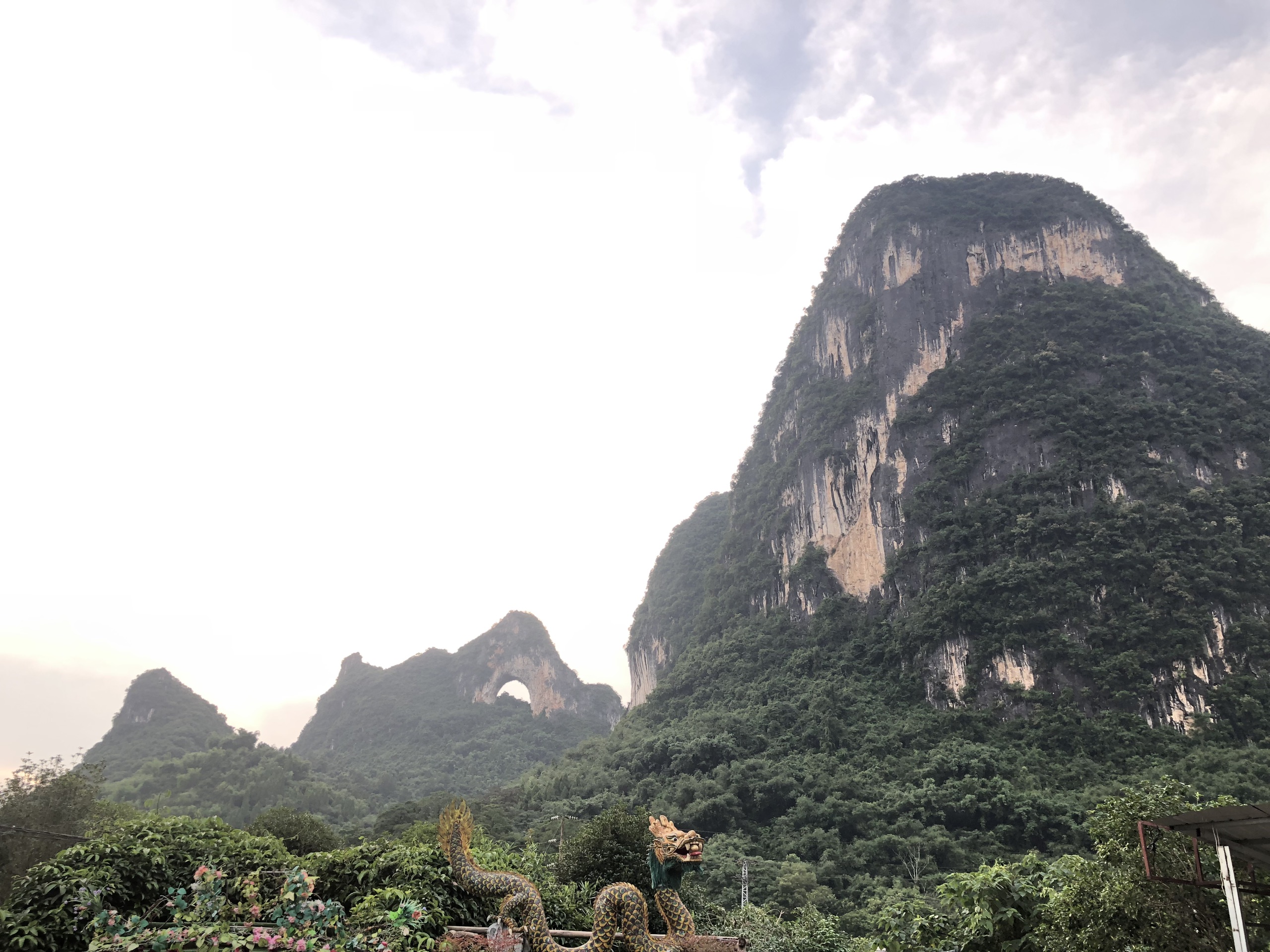 大榕树月亮山景区纪念币自助销售亭