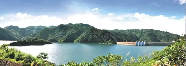 美如景区,不堵不挤的还免费,愿沉醉在周公宅水库的湖光山色里.