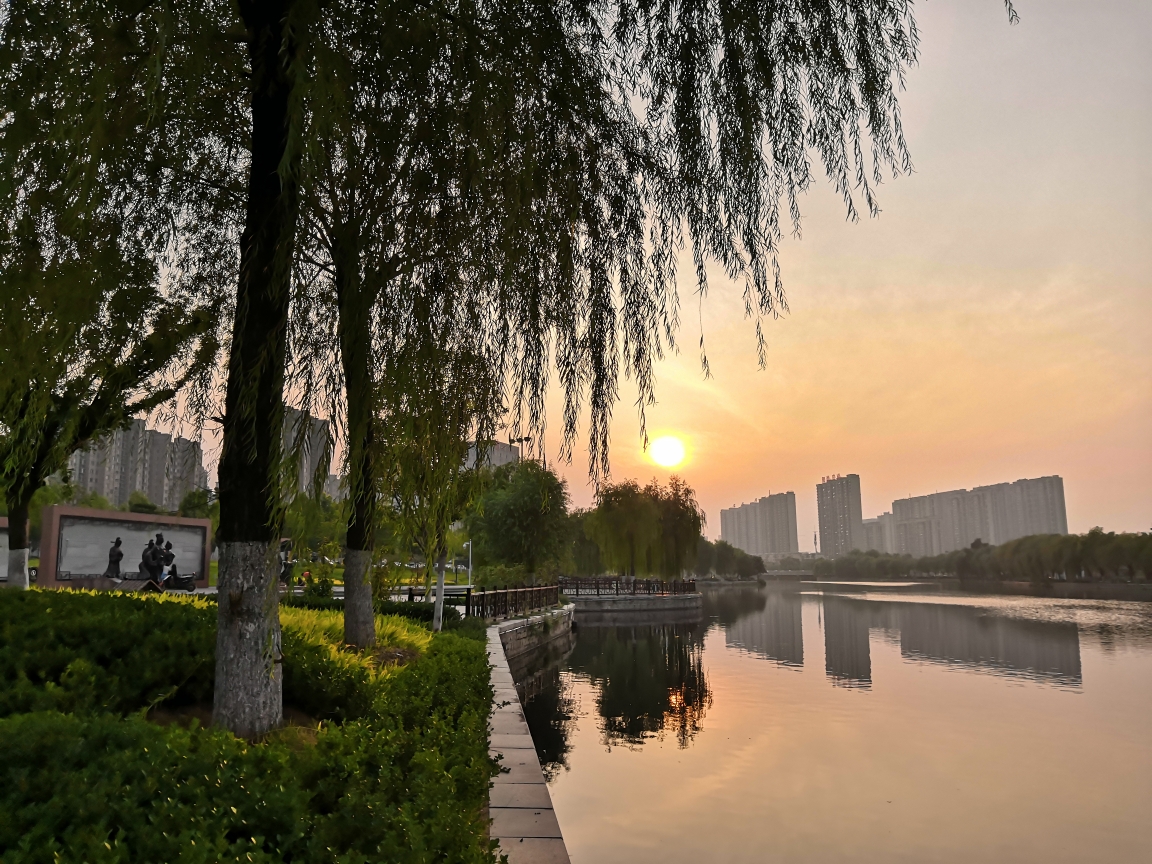 泰安泮河小镇夜景很美!