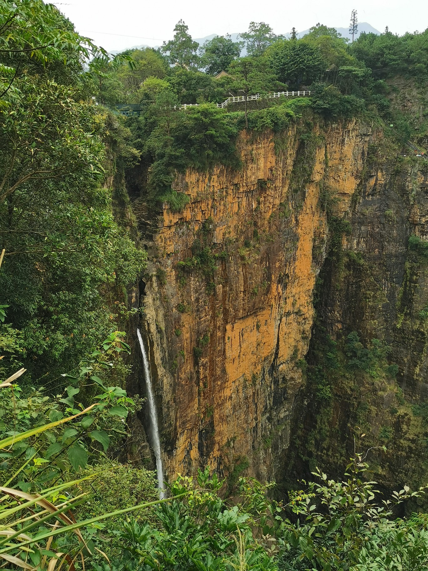 只为那道美丽的疤痕  韶关：丹霞山地貌壮美，...