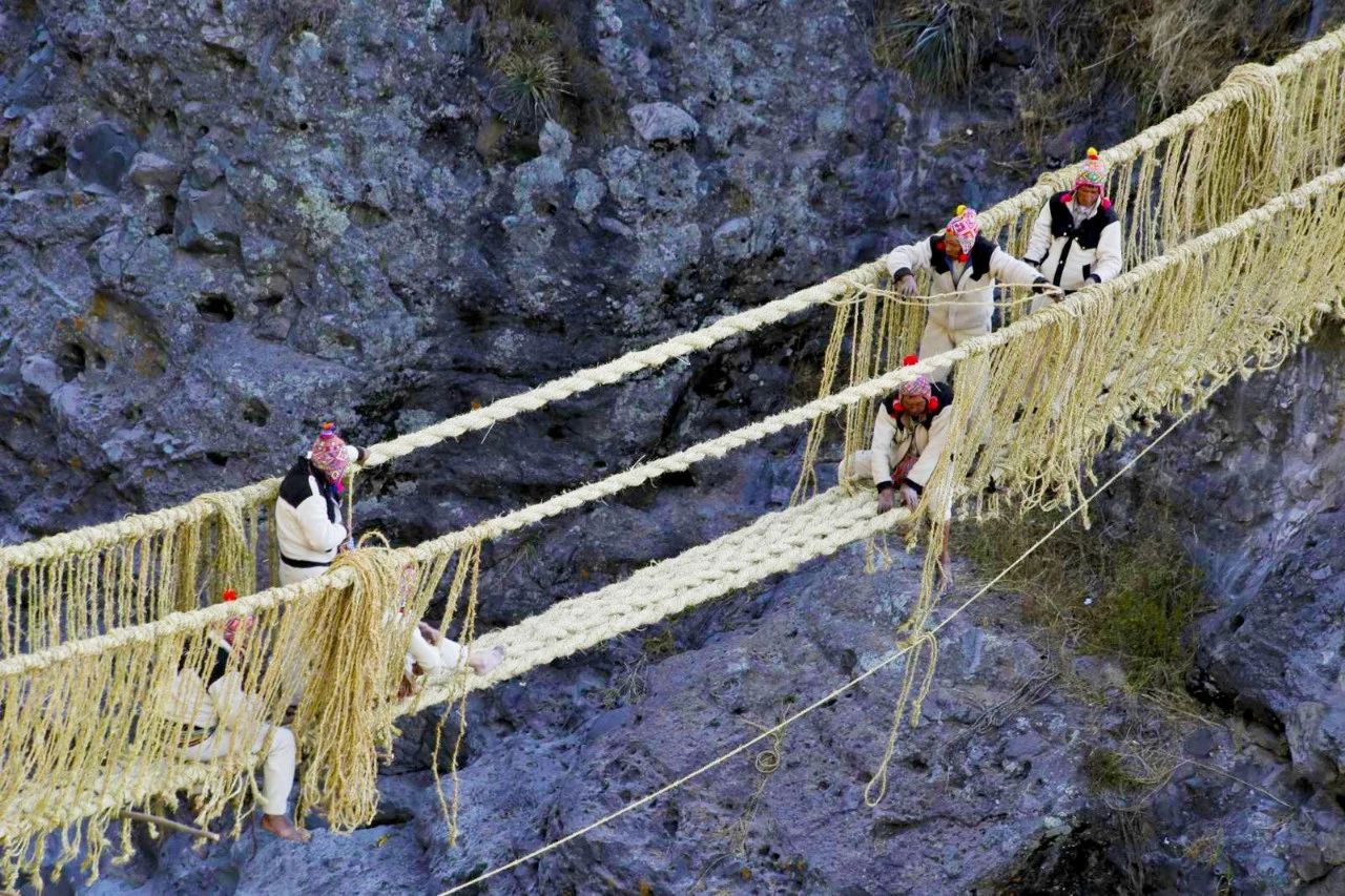 印加帝国最后一座手工绳索桥,每年都要重建一次