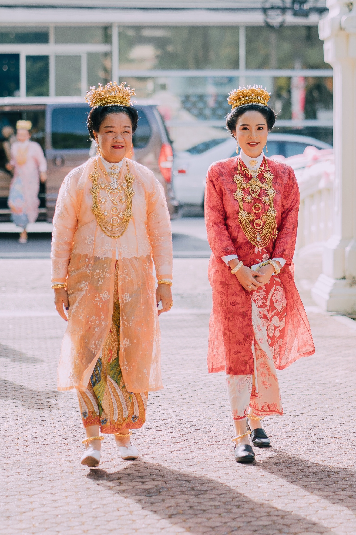旧日普吉和她穿越回娘惹人家共赴一场峇峇婚礼