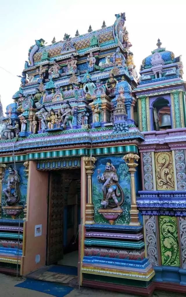 斯里兰卡共有五个大型印度教寺院,其中一个就是位于亭可马里的