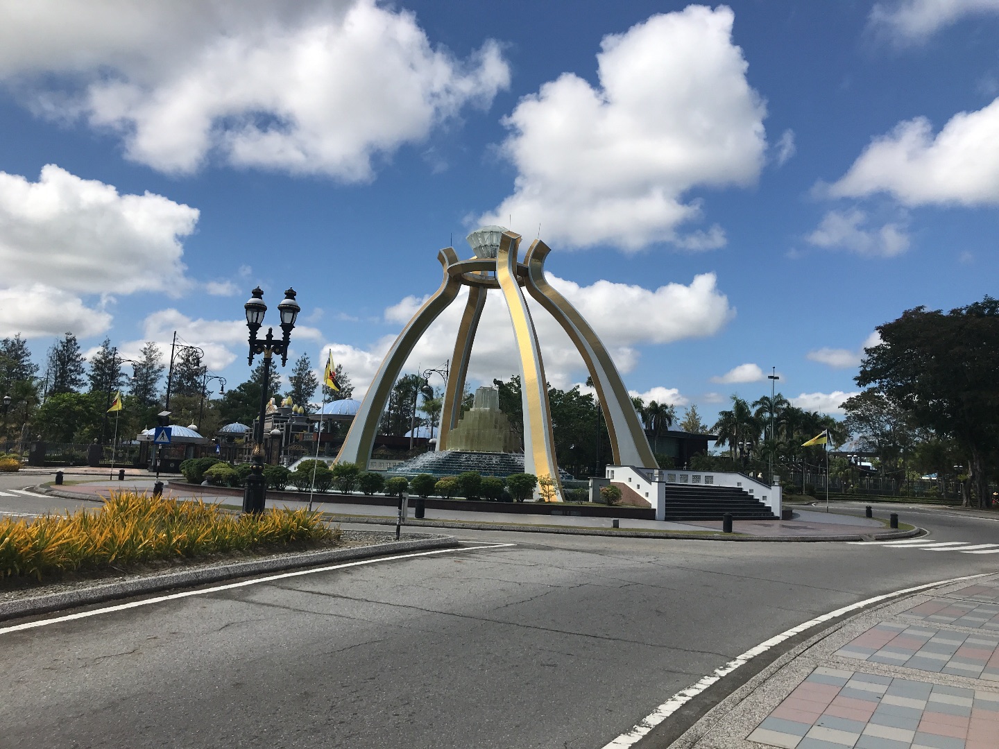 东南亚文莱之旅，我们一行十人朋友一起。_游记