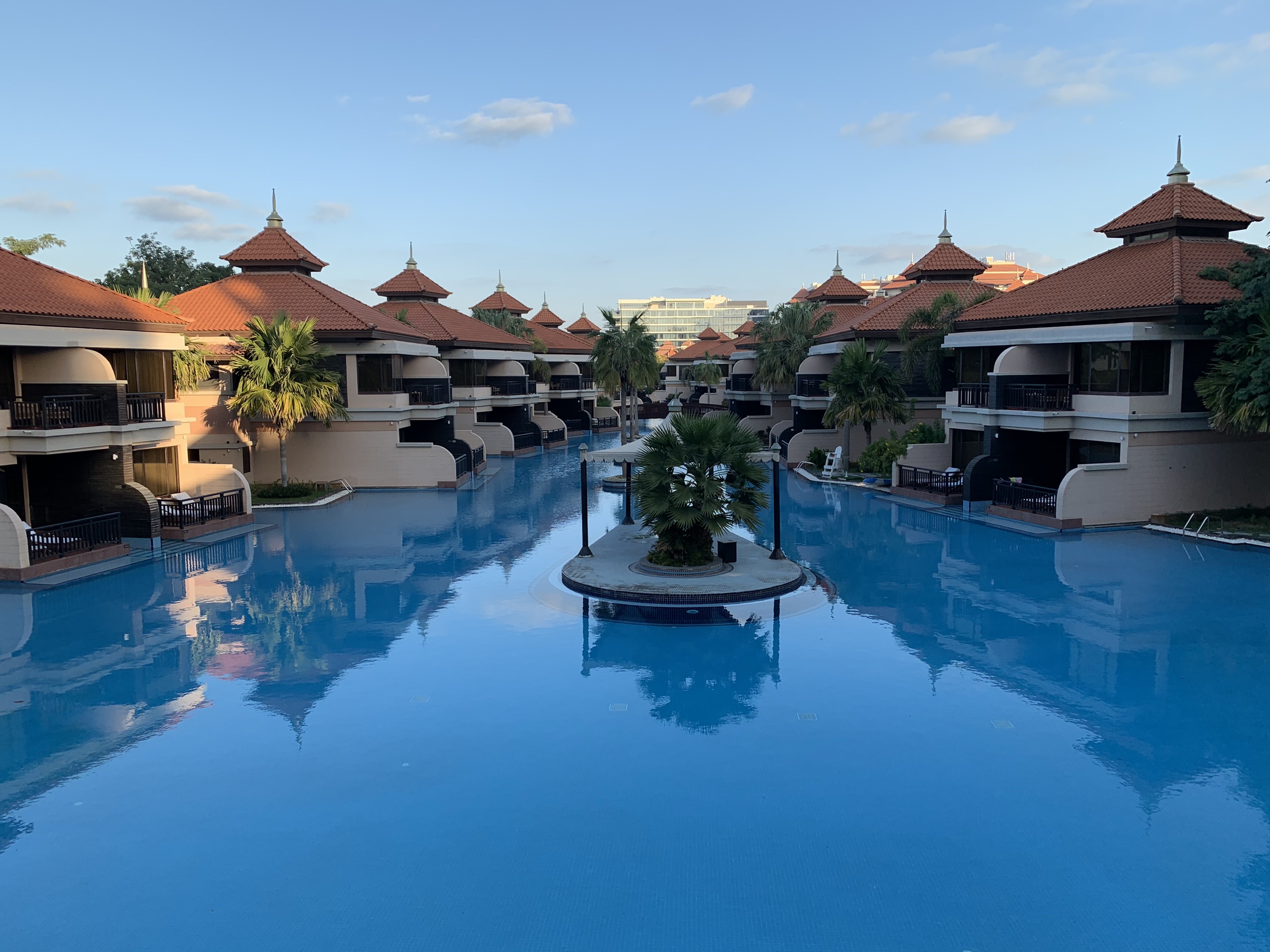 迪拜美食-Revo Cafe