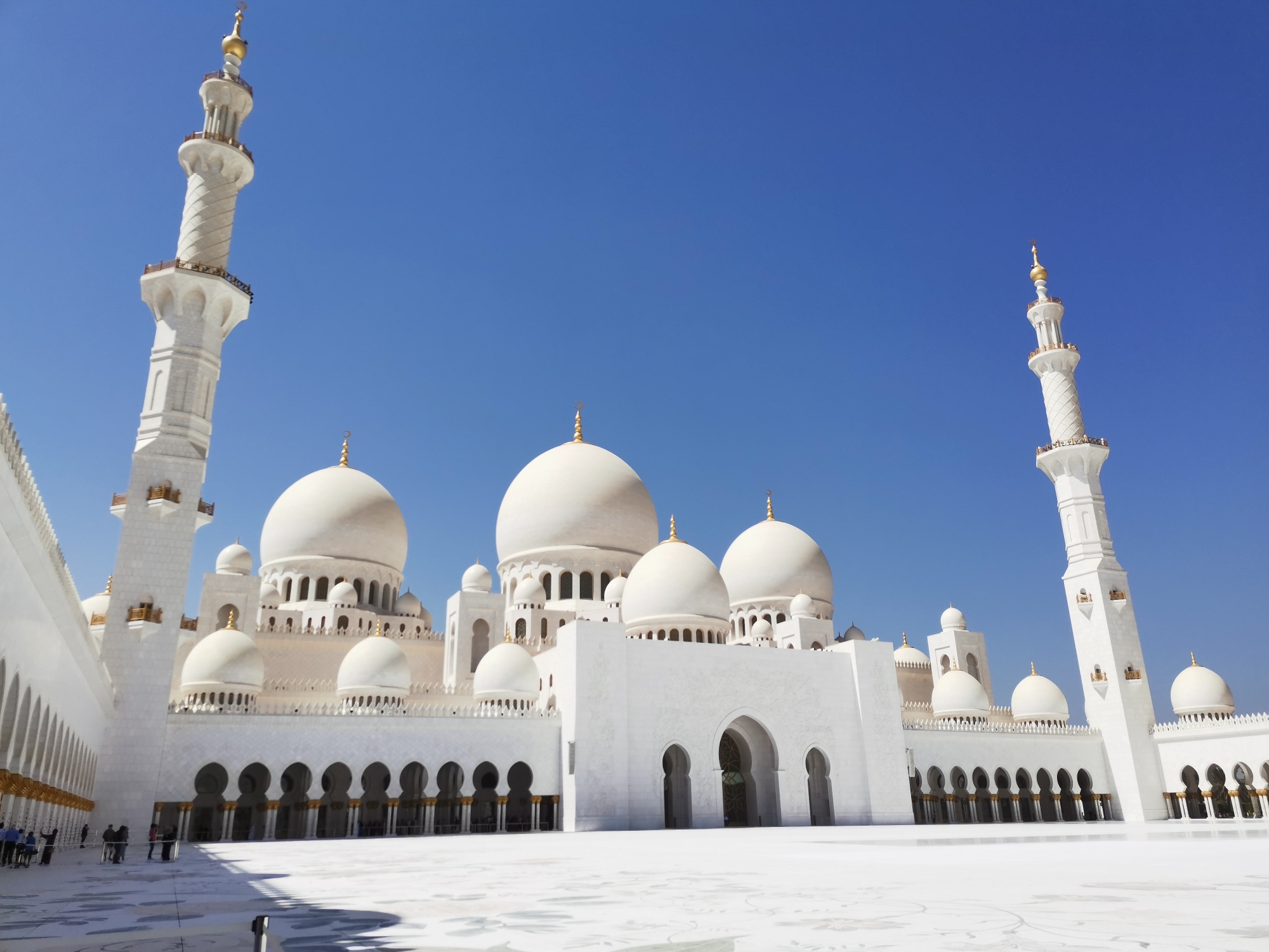 一半海水，一半沙漠的迪拜_游记