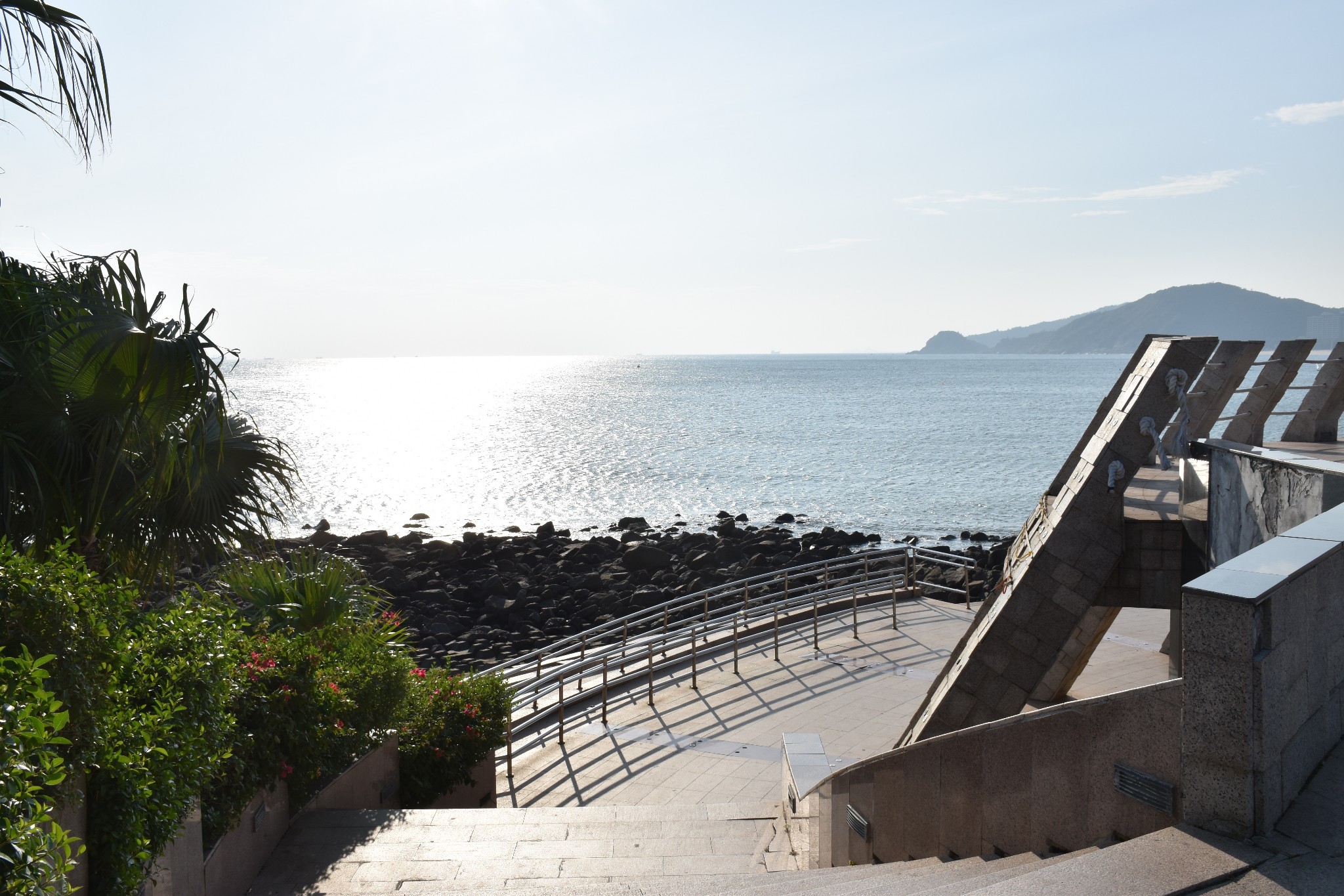 请问海陵岛现在天气怎么样，穿什么衣服合适