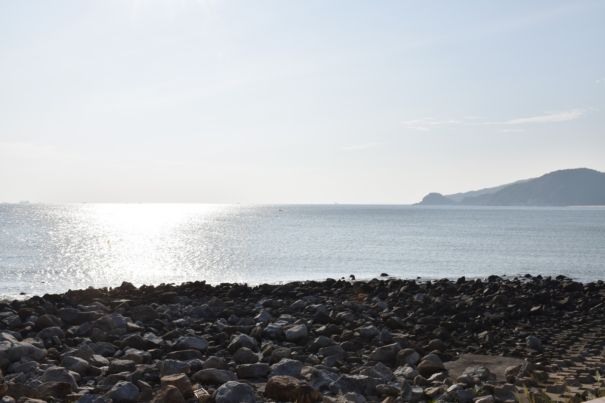 请问海陵岛现在天气怎么样，穿什么衣服合适