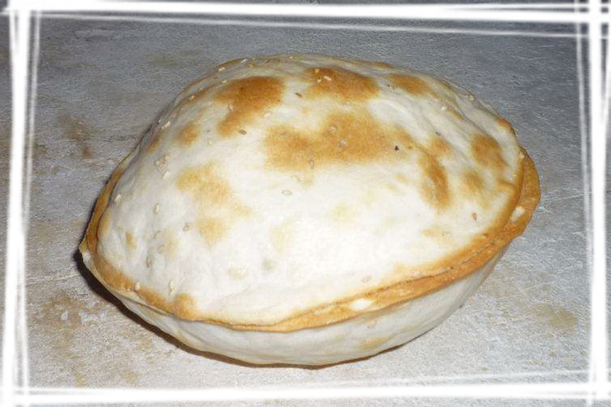 郑母烧饼 郑母烧饼是青州汉族传统名吃,得名于郑母镇(东汉经学