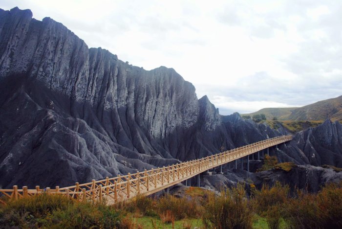 听说墨石公园的石林随着季节变化而变化