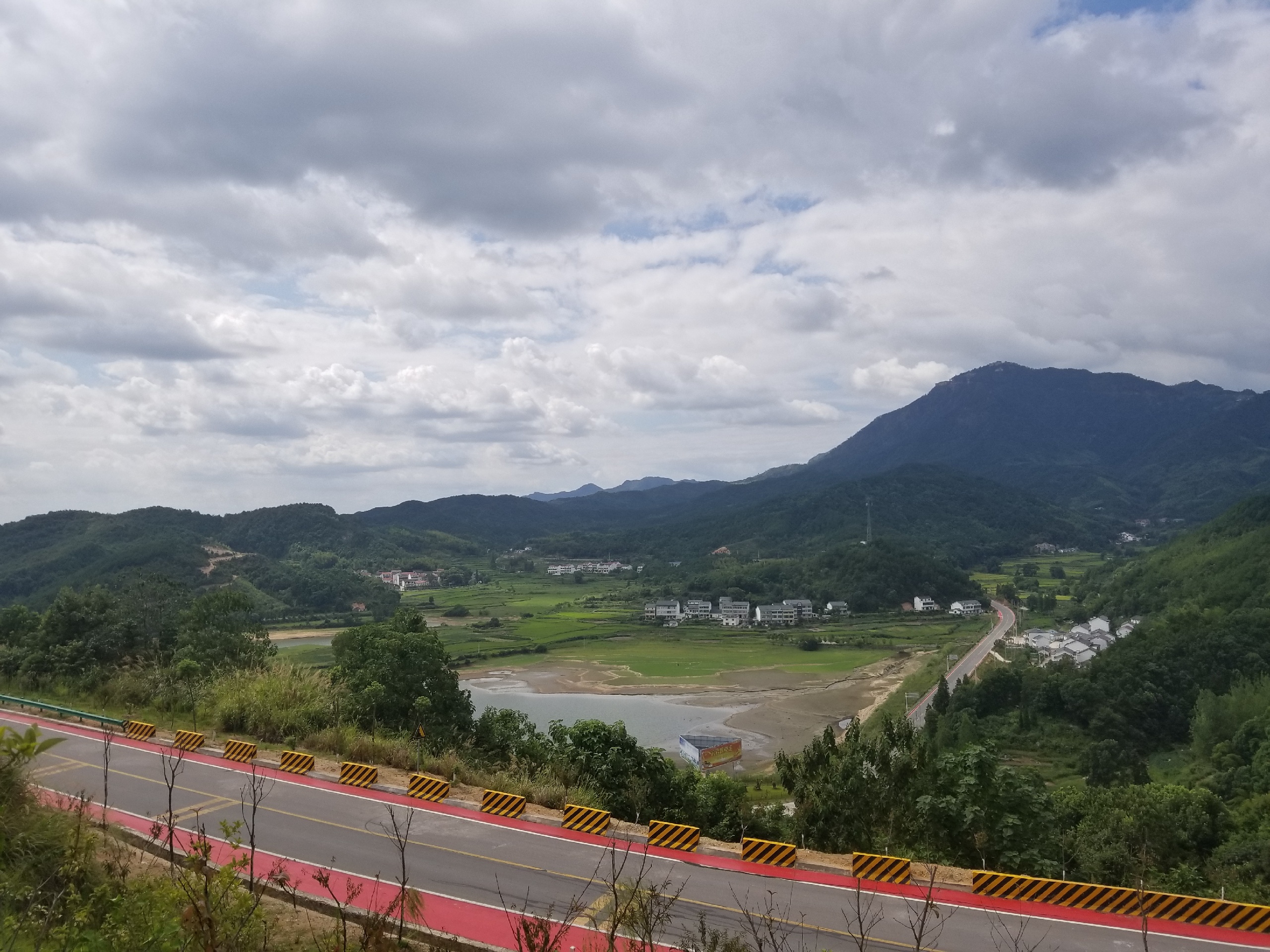 龙门冲村