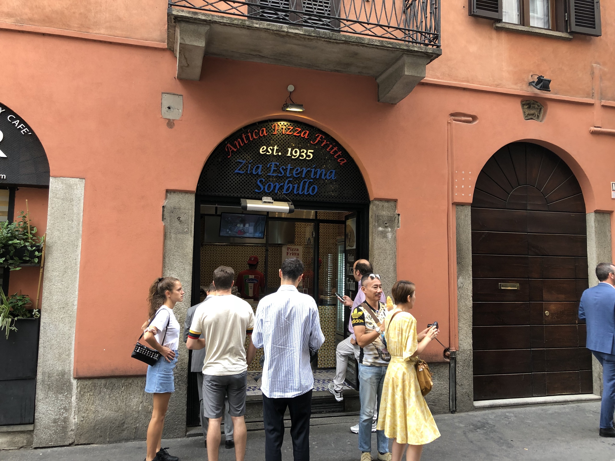 米兰美食-Antica pizza fritta da zia Esterina Sorbillo