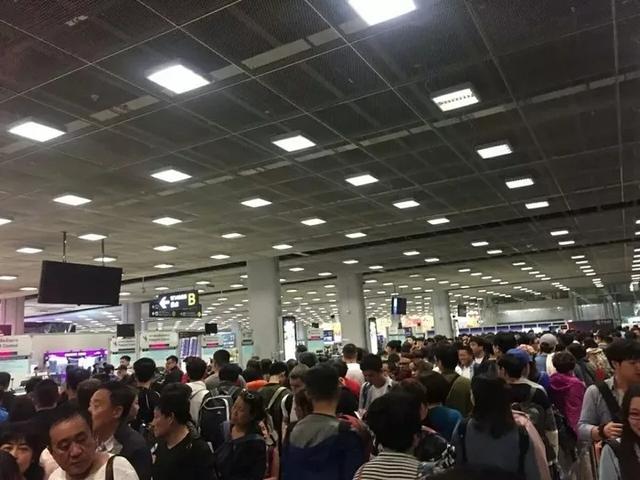 「完美假期E姐」如何在国外装逼？泰国曼谷机场免排队快速通关_游记