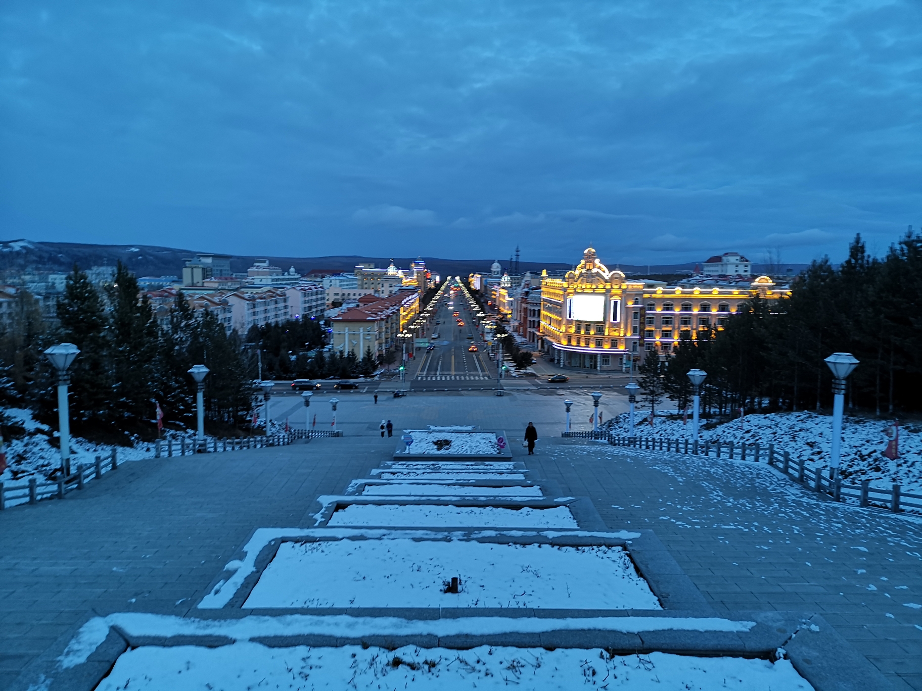 呼伦贝尔市区-海拉尔之夜 通往漠河的路上-雪渐行渐大