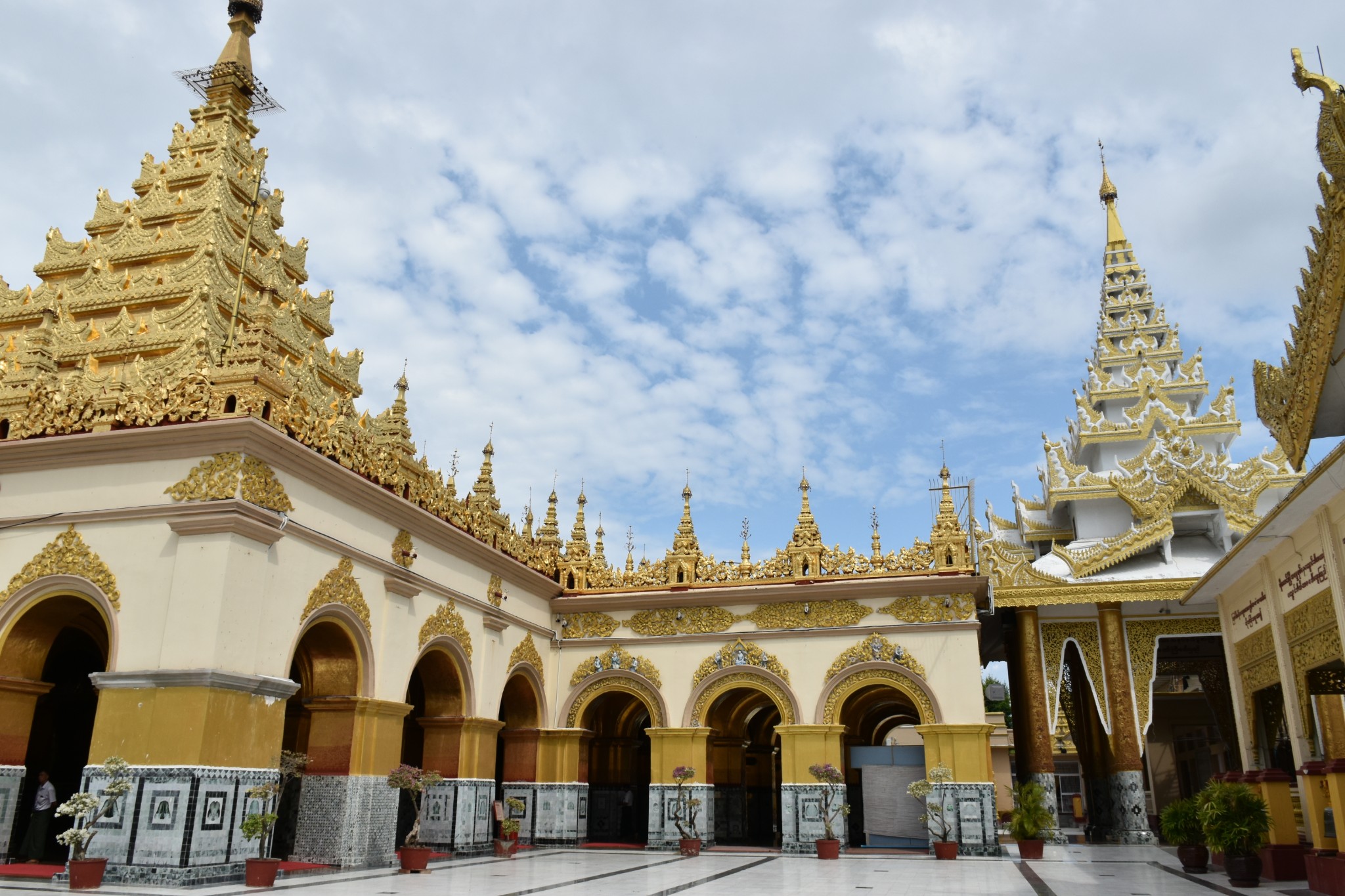 mahamuni buddha temple    