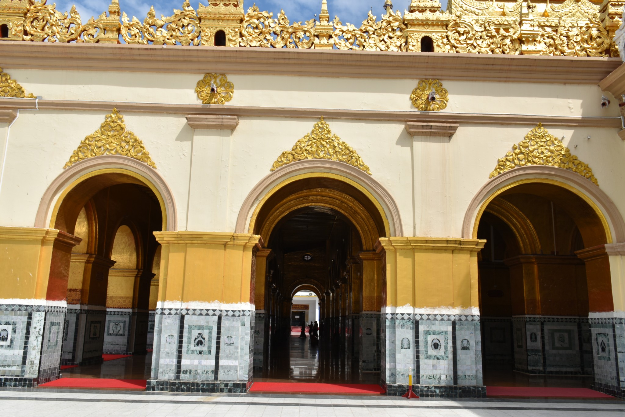 mahamuni buddha temple    