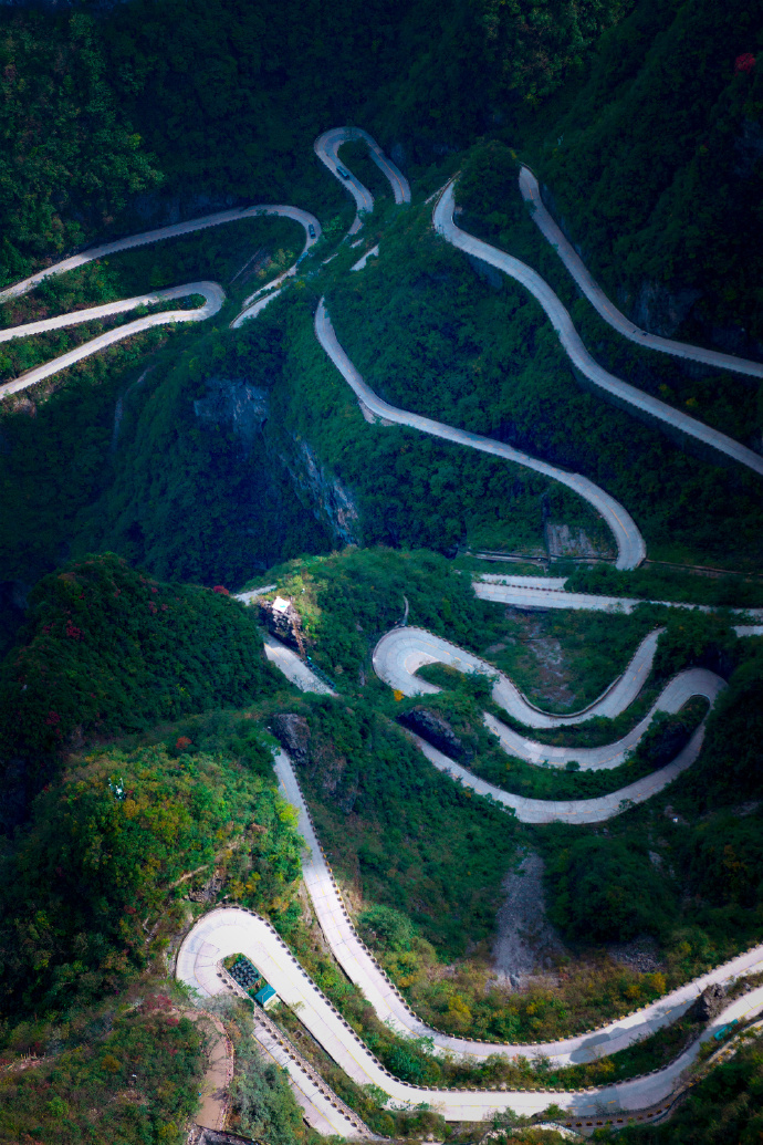 天下第一公路奇观张家界天门山99道弯通天大道攻略