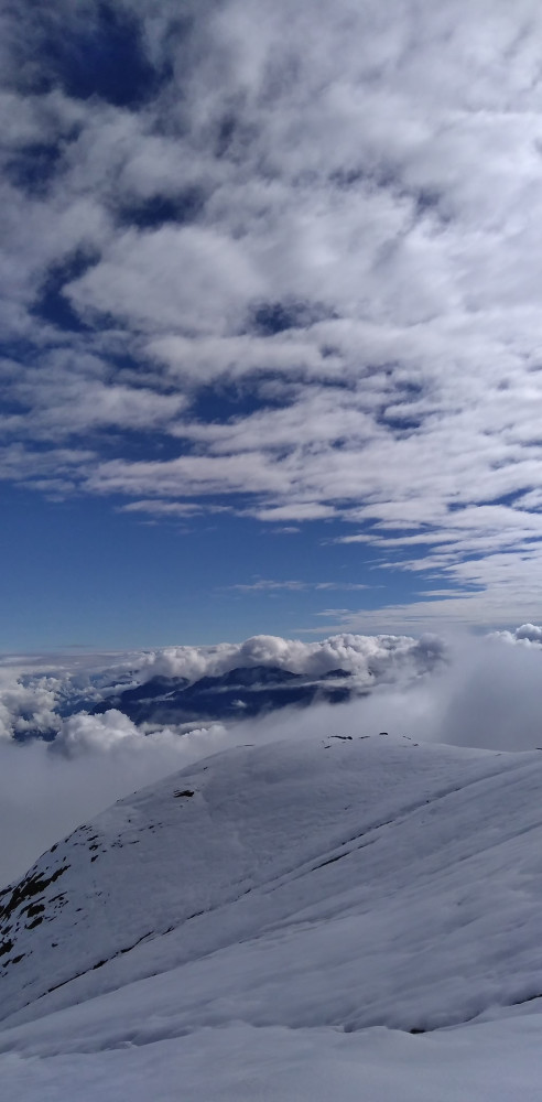 哈巴雪山什么时候去最好,自己一个人可以去吗