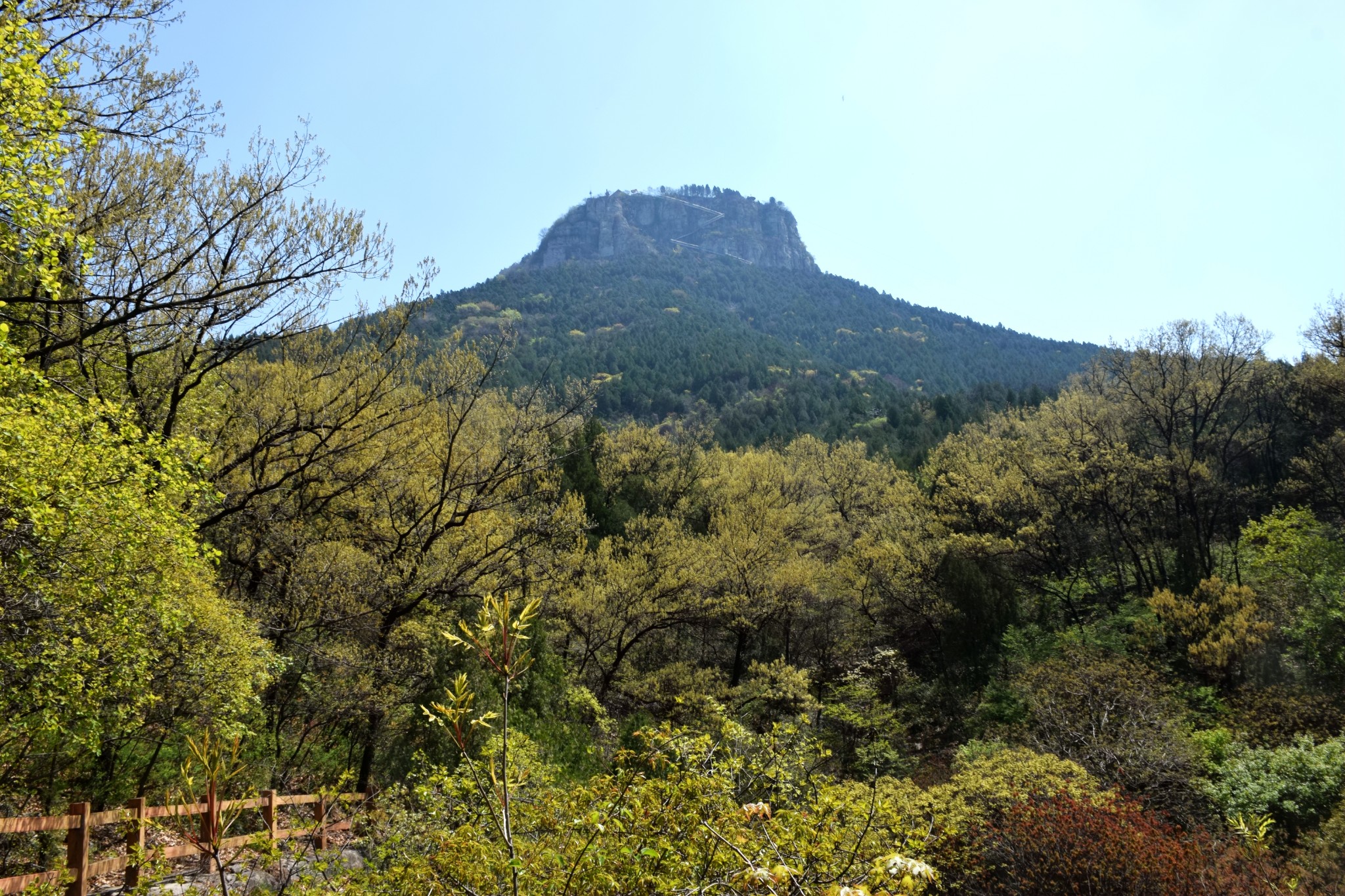 枣庄 自由行攻略 抱犊崮,为低山丘陵崮山地形