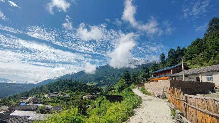 哈巴雪山什么时候去最好,自己一个人可以去吗