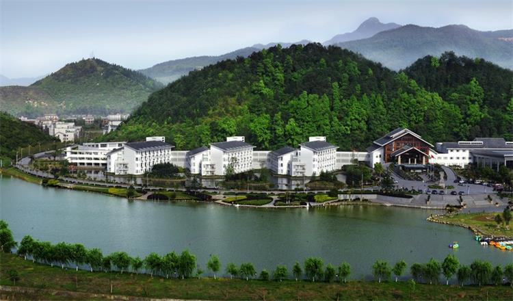 明月山天沐温泉度假村住宿1晚双人自助早餐双人天沐温泉室内超大泳池