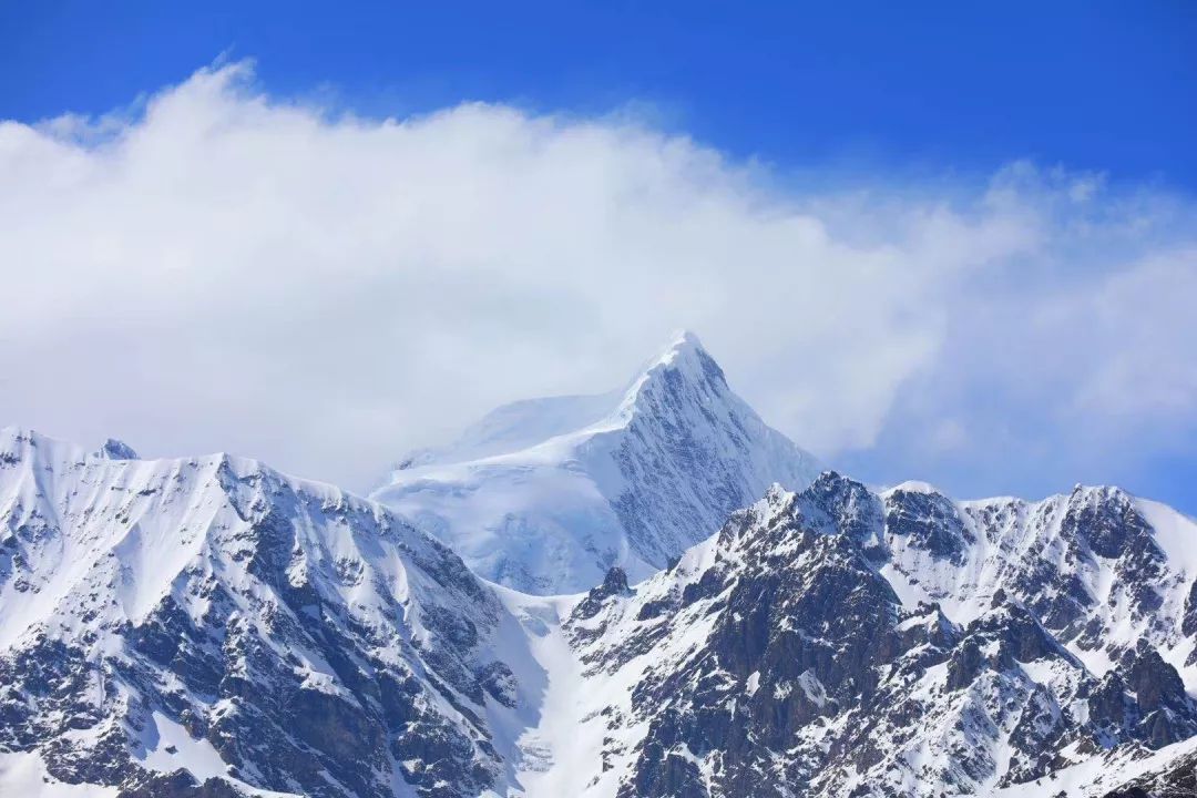 朝圣者心中的白月光:无法触摸的梅里雪山