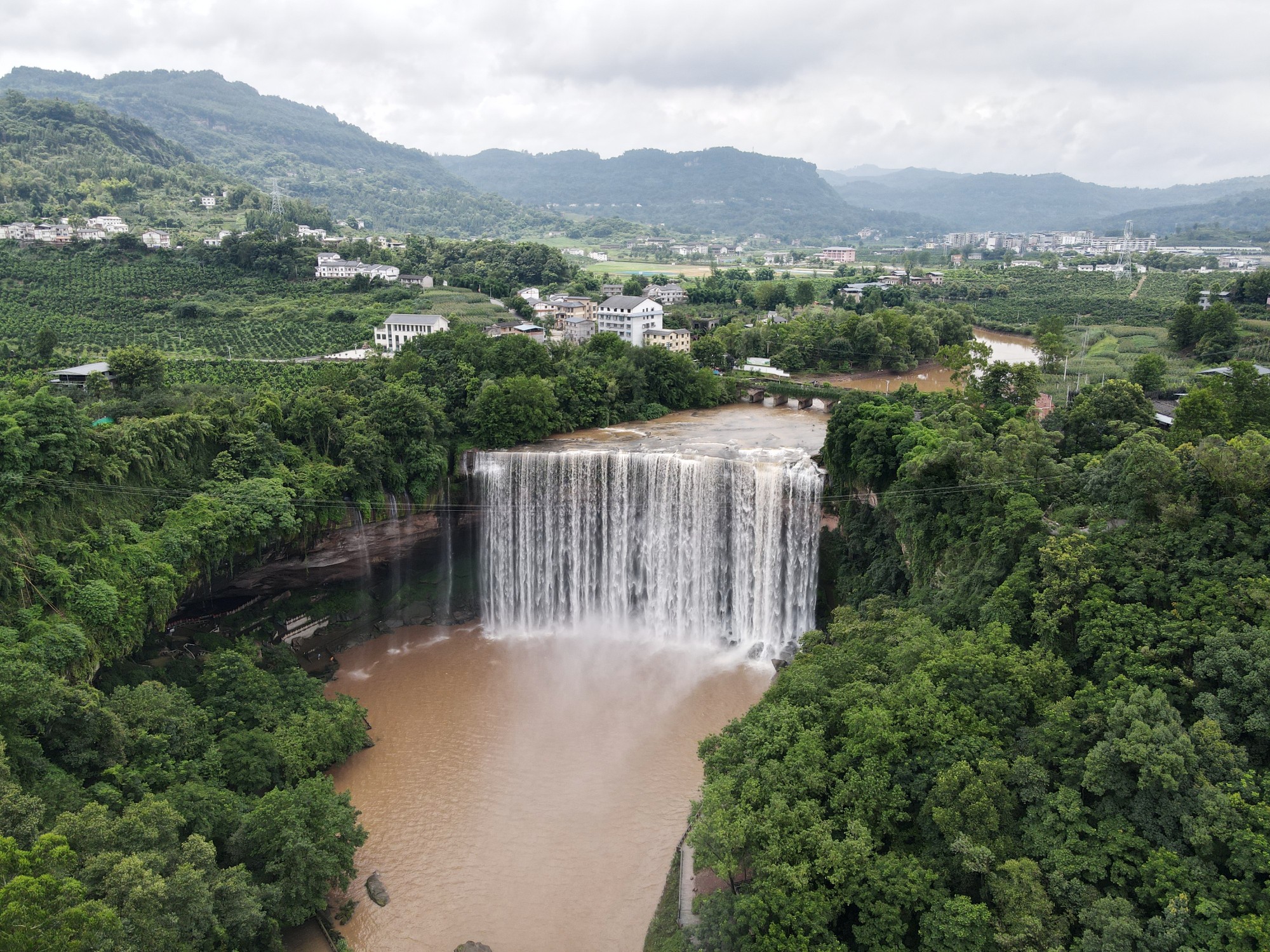 观美景寻古迹，万州行从暴雨中开始，暴晒中结束