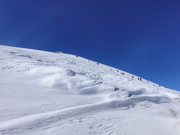 哈巴雪山什么时候去最好,自己一个人可以去吗