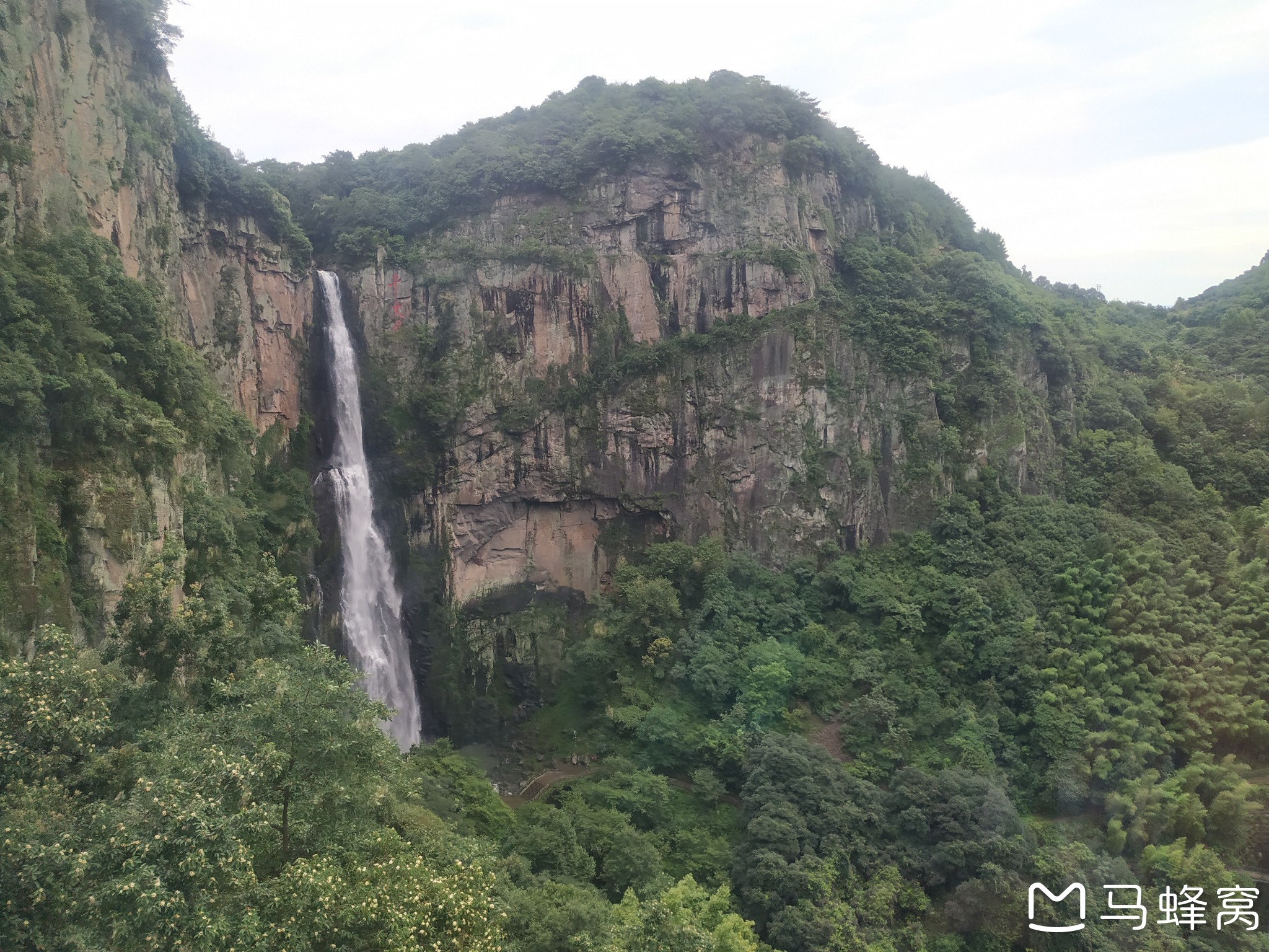 【雪窦山】飞瀑落落鸣寒玉，梵音袅袅绕翠山