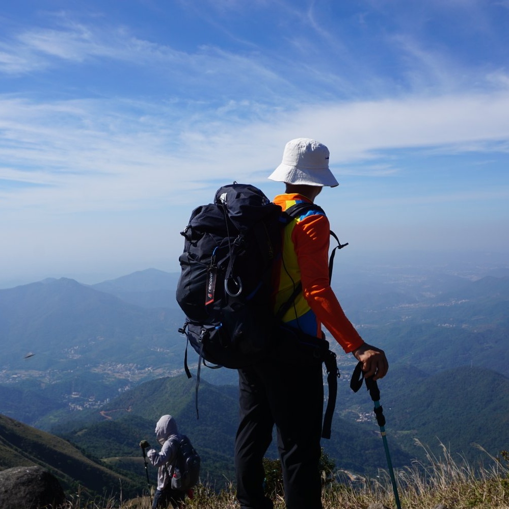 深山行客