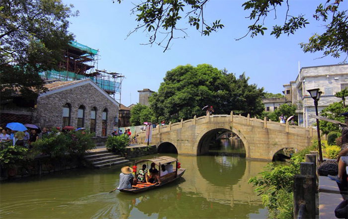 城赏油菜花南国桃园赏桃花逢简水乡豪品蒸猪宴海鲜自助晚餐春节团期