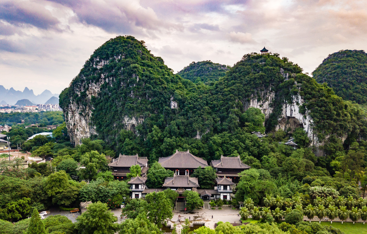 桂林历史最悠久的七星公园,堪称桂林山水微缩版