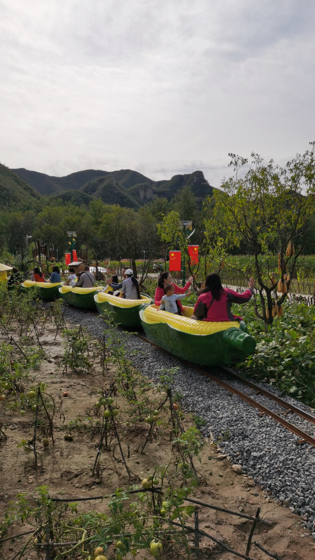 带娃自驾易水湖,太行水镇,玉米冒险村