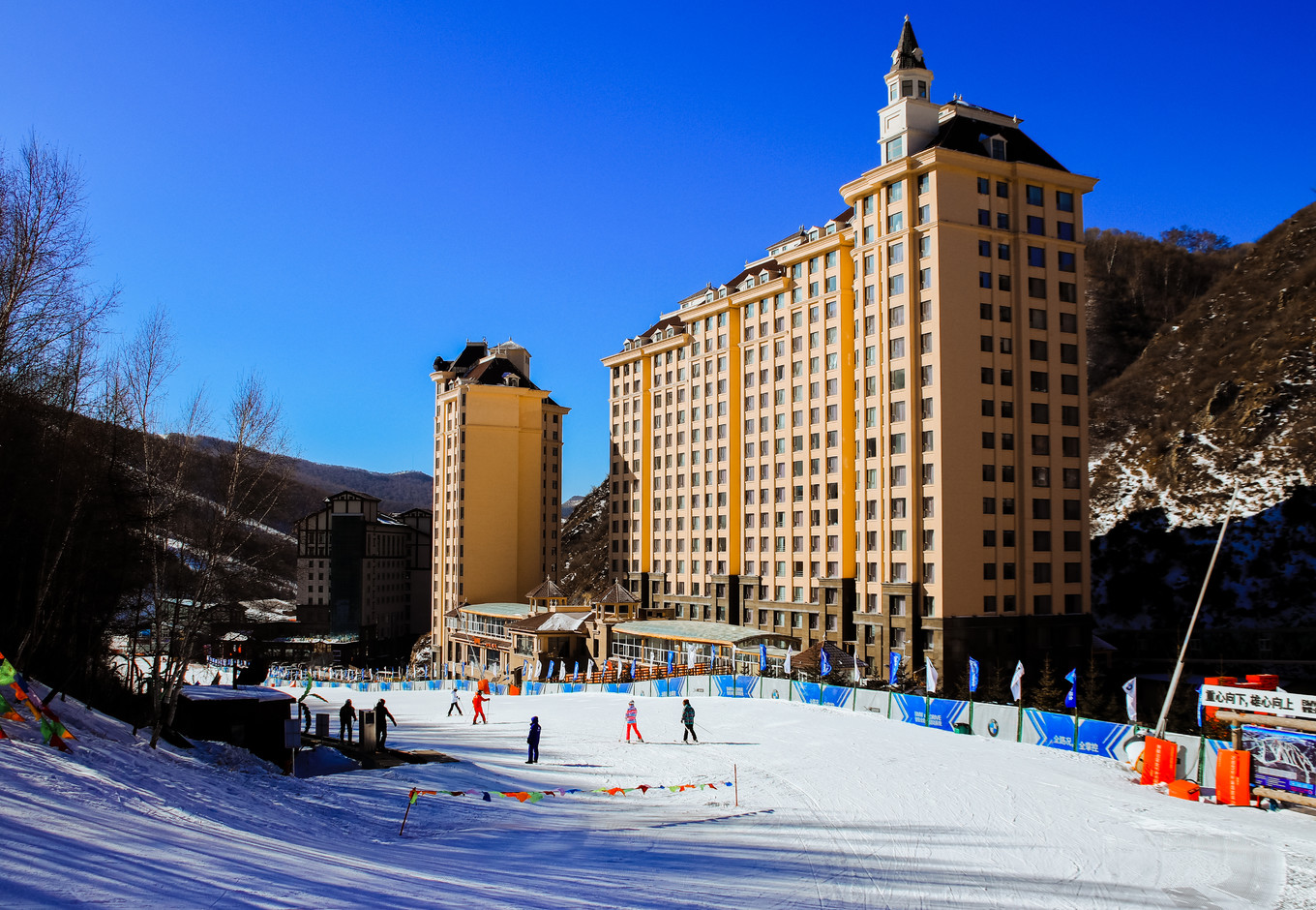 河北张家口崇礼万龙滑雪场国际公寓酒店3天2晚套餐(含双人自助早餐