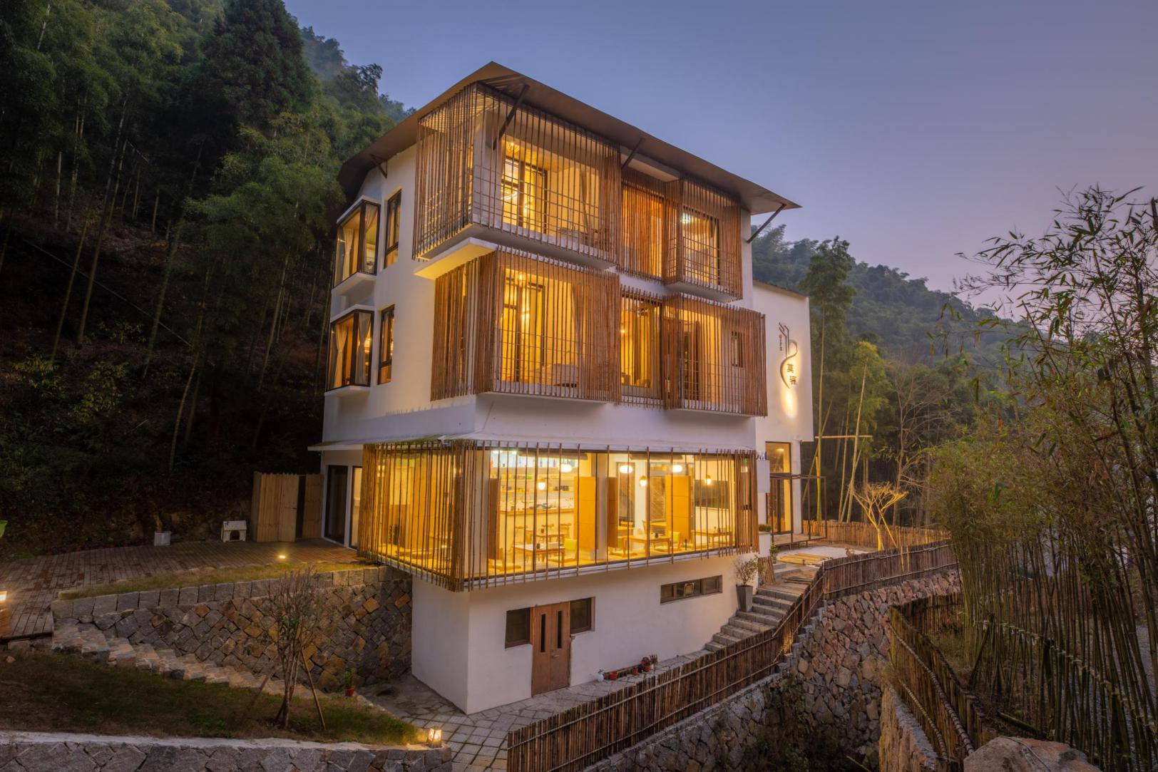 莫干山莫骊民宿1间1晚住宿含双早 正餐寿喜锅一份/双人农家菜一份