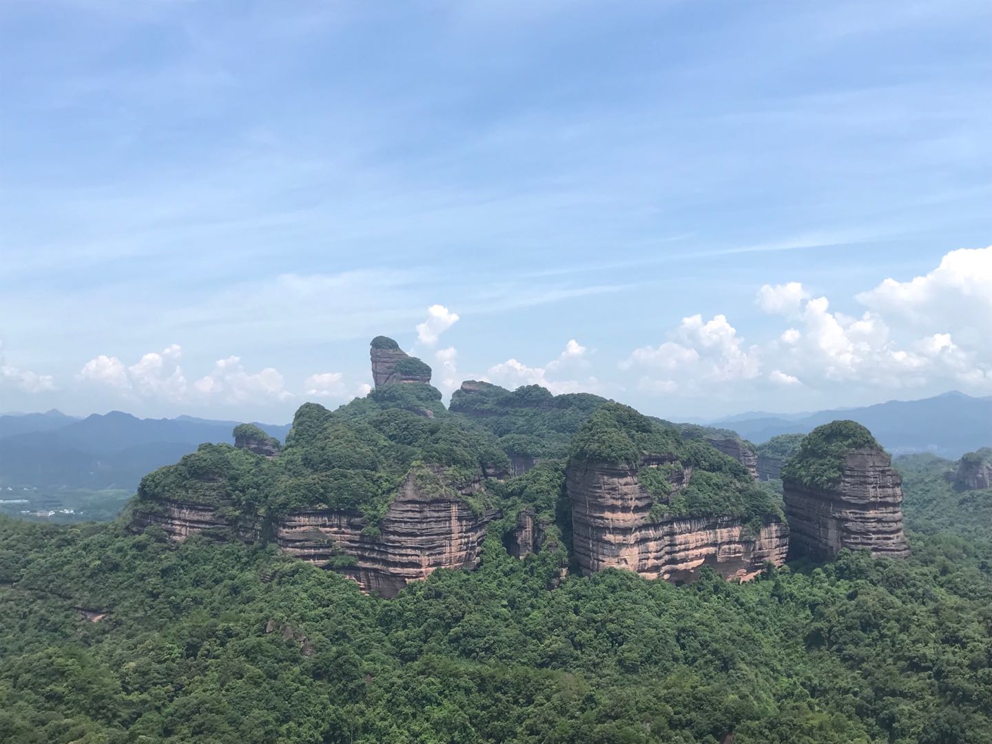 广州或深圳出发韶关丹霞山南华寺高铁往返一日游