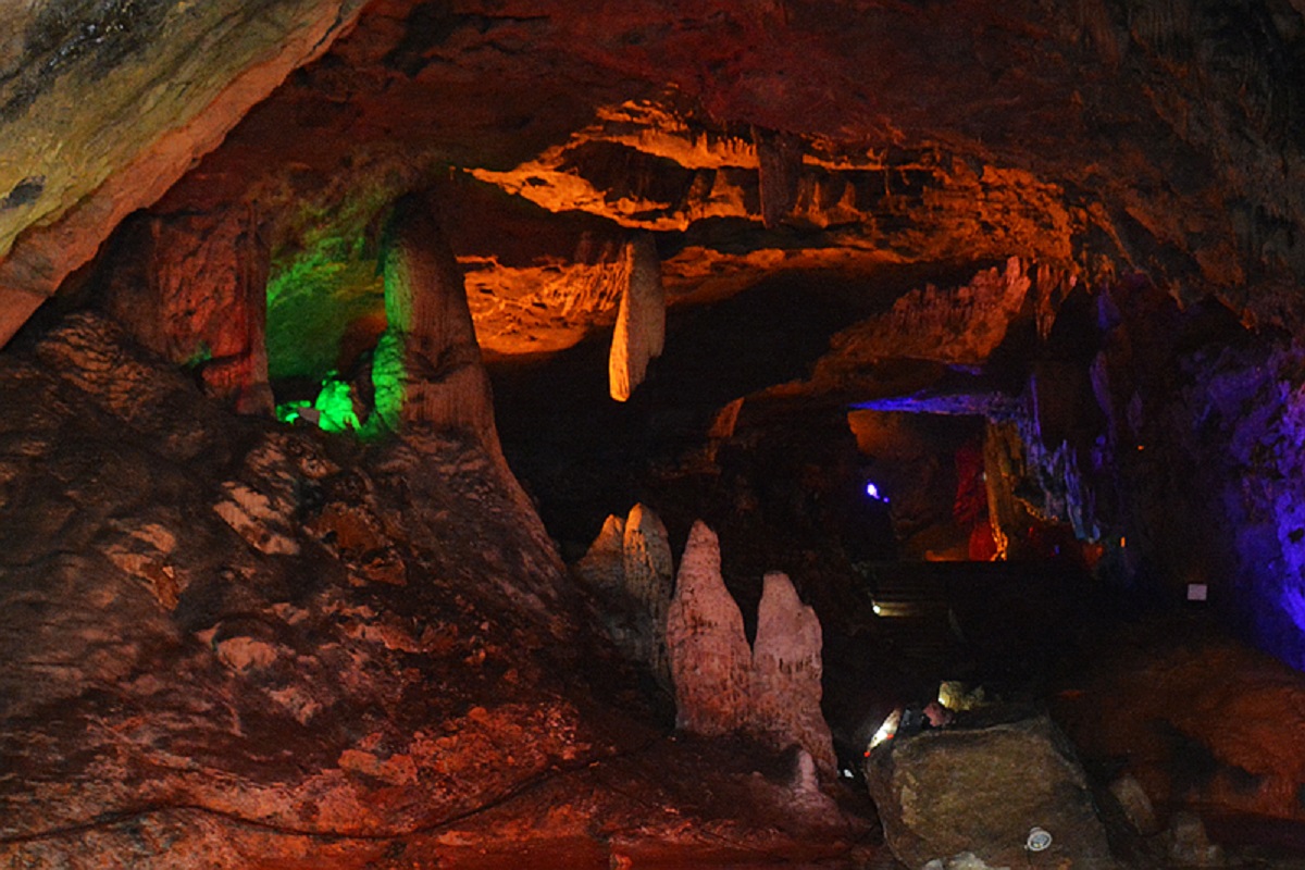 樵山神仙洞景区门票奇山秀水神仙洞天然形成的地下钟乳石溶洞