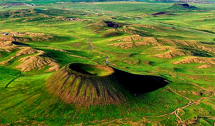 乌兰哈达火山地质公园 鲜花草原辉腾锡勒纯玩一日游(上门接驾/2-10人