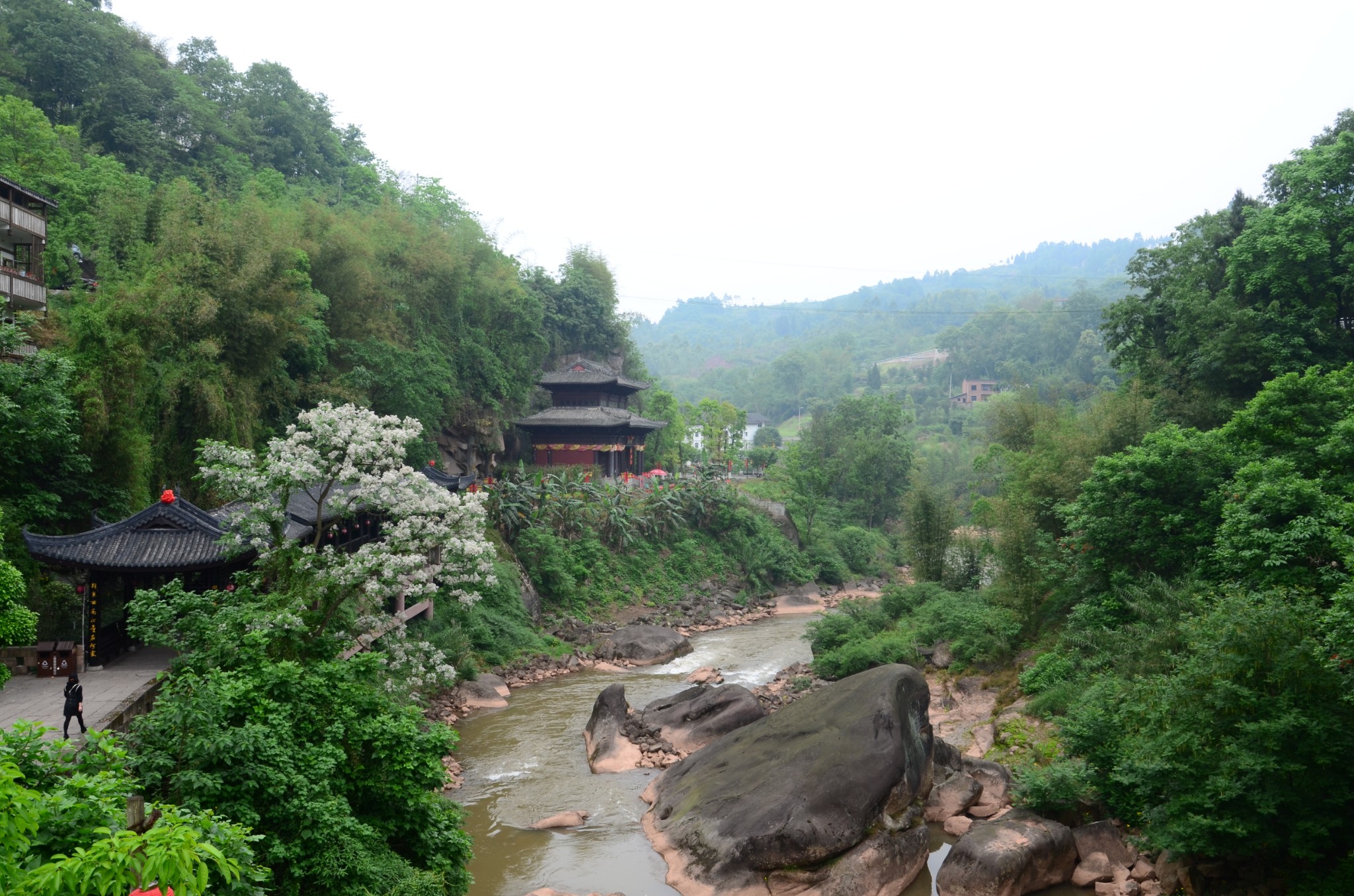 美景如画四面山