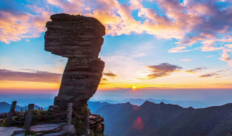 贵州接机送机铜仁梵净山荔波大小七孔遵义茅台西江千户寨兴义旅游(一