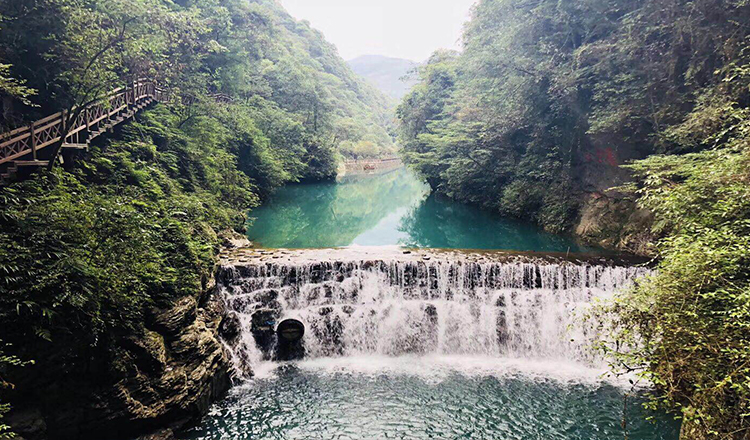 恩施鹤峰屏山大峡谷一日游 中国的仙本那 专业旅拍随行( 可升级2-6人