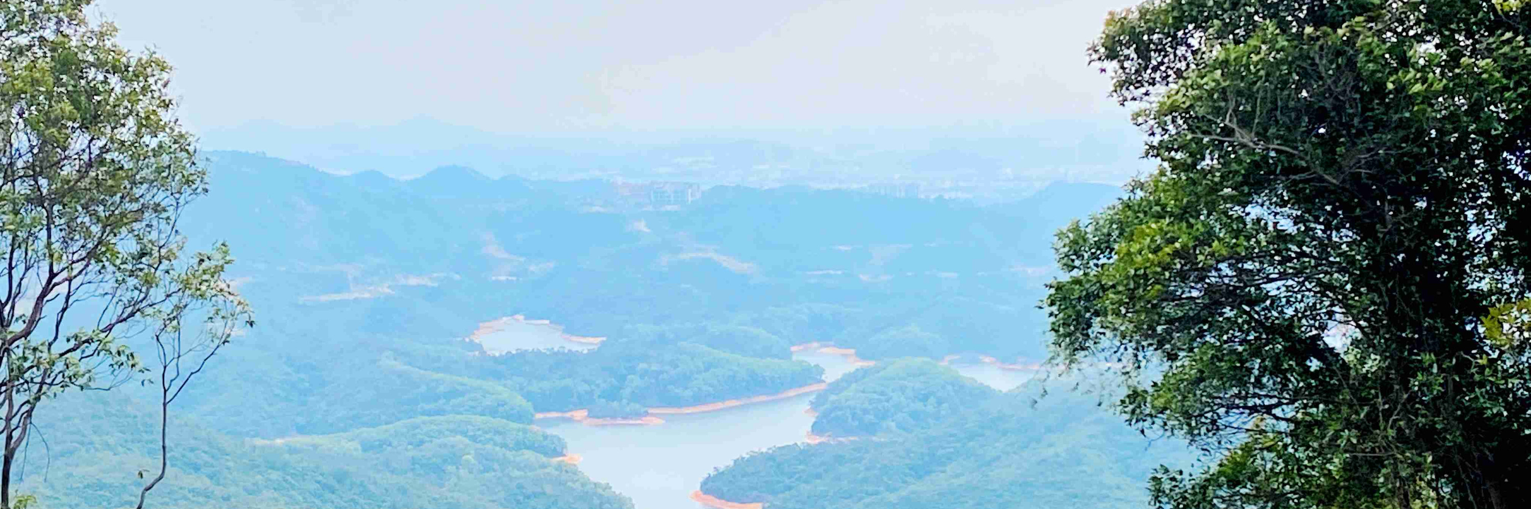 有山有水有草坪，一段舒服的爬山旅程_游记