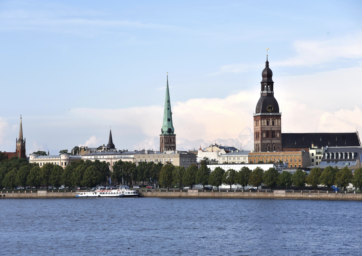 中欧、东欧和巴尔干等28国46天自由行之二:波罗的海三国_游记