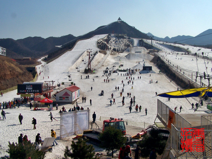 3月8日密云南山光猪滑雪节