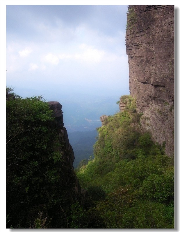 行走金秀圣堂山