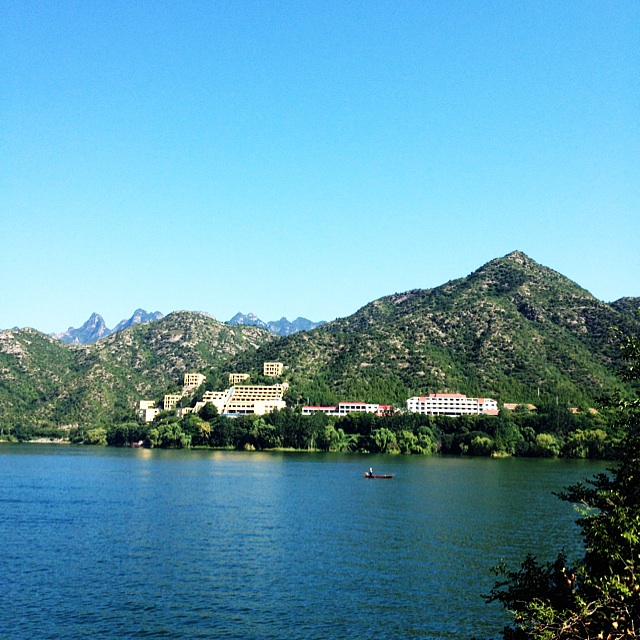 景点位置>北京市密云区云岫谷游猎自然风景区内雾灵湖>