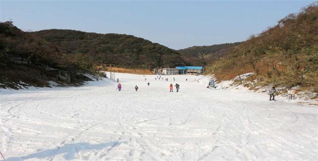 青岛娱乐-青岛灵珠山滑雪场