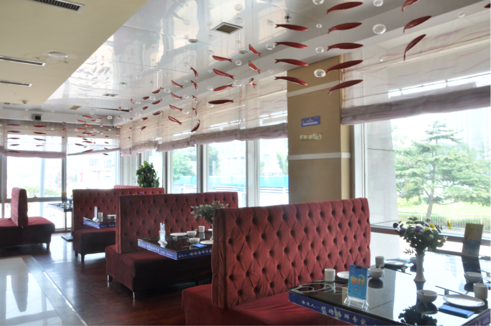 青岛美食-海边人酒吧主题餐厅